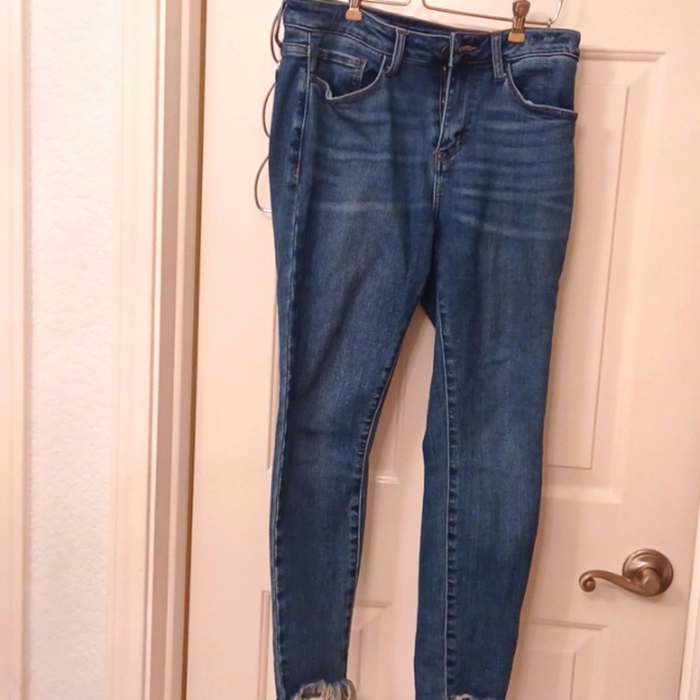 COPY - Judy Blue Shark Bite Skinny Fit size 9/29 midrise
